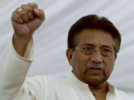 பாக்.: முஷாரப் வாகனம் சென்ற பாதையில் பயங்கர குண்டுவெடிப்பு- காயமின்றி உயிர் தப்பினார்!!