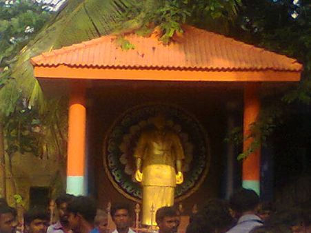 காமராசர் சிலையின் முகத்தில் அவமரியாதை.. தென்காசி அருகே பதட்டம்