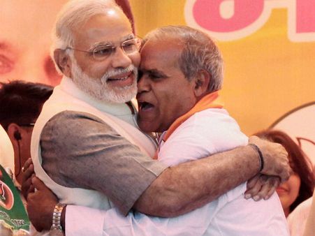 மக்களே! தயவு செய்து எனக்கு ஓட்டு போடாதீங்க!!… கெஞ்சும் வேட்பாளர்