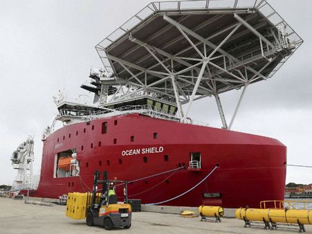 கடலில் கருப்புப் பெட்டியின் சிக்னல்.. கண்டுபிடிக்கப்பட்ட இடத்திற்கு விரைந்த கப்பல்கள், விமானங்கள்