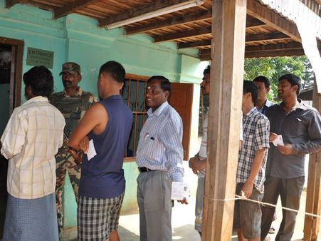 2-ம் கட்ட லோக்சபா தேர்தல்: 6 தொகுதிகளில் விறுவிறு வாக்குப் பதிவு!!