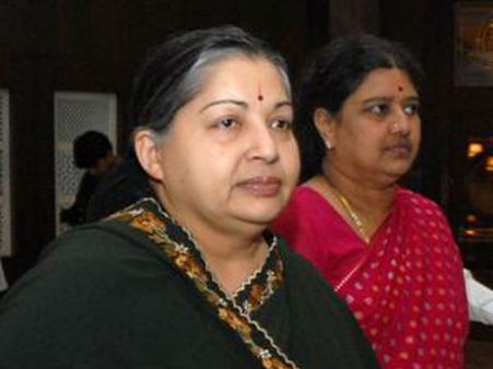 ஐடி ரிட்டர்ன் வழக்கு.. ஜெ., சசி கோர்ட்டில் ஆஜராகவில்லை - மேலும் 4 மாத காலம் அவகாசம் கேட்கிறார்!