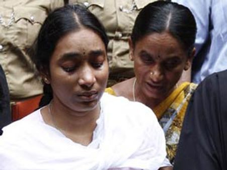 அன்புமணி பிரசாரம்: 'காதல் திருமண சர்ச்சை'யில் சிக்கிய திவ்யாவின் தாய் ஆரத்தி!