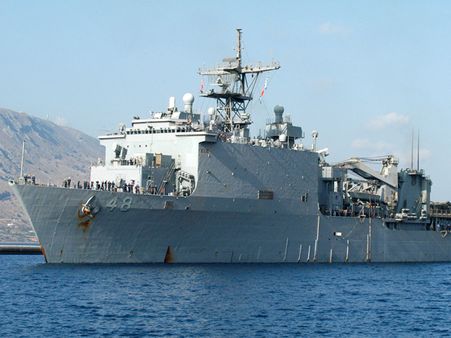 கருங்கடல் பகுதியில் யு.எஸ். போர்க்கப்பல் மீது பறந்த ரஷிய போர் விமானத்தால் பதற்றம்!!