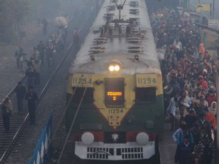 தமிழகத்தில் நாளை ரயில் டிக்கெட் வினியோகம் ரத்து!