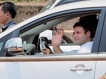 ராஜஸ்தானில் ராகுல் வாகனம் மீது கல்வீச்சு!