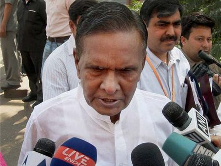 பேணி பிரசாத், வினய் கட்டியாருக்கு தேர்தல் ஆணையம் நோட்டீஸ்