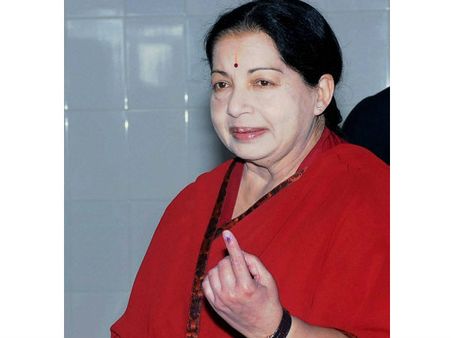 தேர்தல் முடிவு வரும் வரை கருத்து சொல்ல மாட்டேன்- சசியுடன் வாக்களித்த ஜெ. பேட்டி