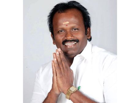 இரட்டை விரலை காட்டி சர்ச்சையில் சிக்கிய அதிமுக எம்.எல்.ஏ. காமராஜ்