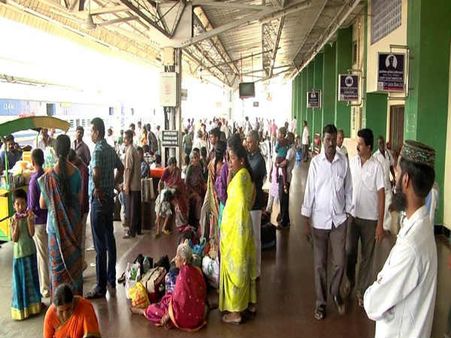 பெங்களூரிலே வைக்கப் பட்டதா வெடிகுண்டு... ரயில் நிலைய சிசிடிவி காட்சிகளை ஆராயும் போலீசார்