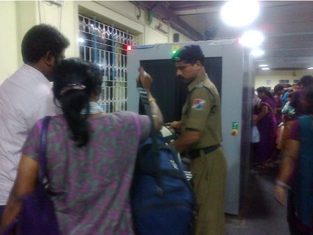 சென்னை குண்டு வெடிப்பு எதிரொலி … தமிழகம் முழுவதும் பாதுகாப்பு அதிகரிப்பு