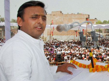 மாயாவதி என் அத்தை மாதிரி: அகிலேஷ் யாதவ் புது பிட்