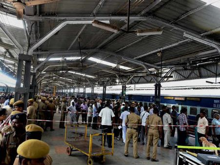 சென்னை குண்டு வெடிப்பு: பெங்களூருவில் 2 பேர் கைது!