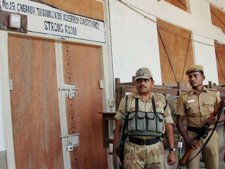 வாக்கு பதிவு மையங்களைத் தகர்க்க தீவிரவாதிகள் திட்டம்... உளவுப்பிரிவு எச்சரிக்கை