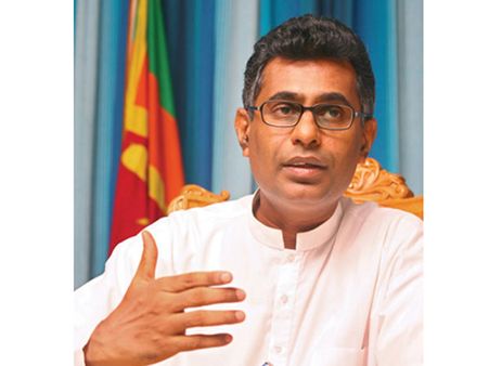 தீவிரவாதிகளின் மையமாக மாறி வருகிறது இலங்கை: சொல்கிறார் அமைச்சர் சம்பிக ரணவக
