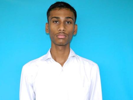 பிளஸ் டூ தேர்வு: கரூர் மாவட்டத்தில் முதல் 3 இடங்களை பிடித்த சேரன் பள்ளி மாணவர்கள்