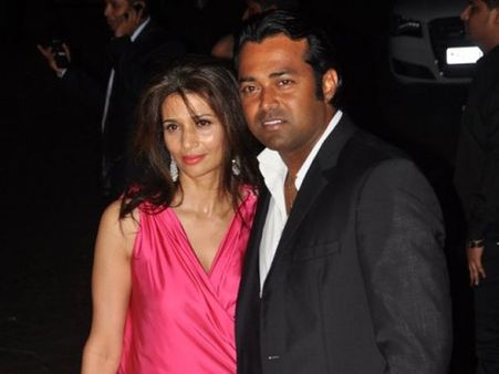 என்னை வீட்டை விட்டு வெளியேற்றி கதவை மூடி விட்டார் லியாண்டர்- மனைவி ரியா புகார்