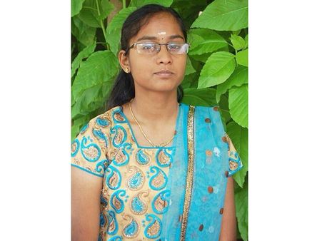 முதல் மதிப்பெண் கிடைப்பது சும்மால்ல... வாடகைக்கு வீடு எடுத்து குடும்பத்தோடு தங்கிப் படிக்கணும்!