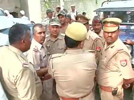 வாரணாசியில் பாஜக அலுவலகத்தில் போலீசார் அதிரடி சோதனை!