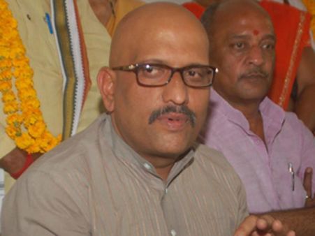 சின்னத்துடன் வாக்களித்த வாரணாசி காங். வேட்பாளர் மீது வழக்குப்பதிவு- தேர்தல் ஆணையம் உத்தரவு!!