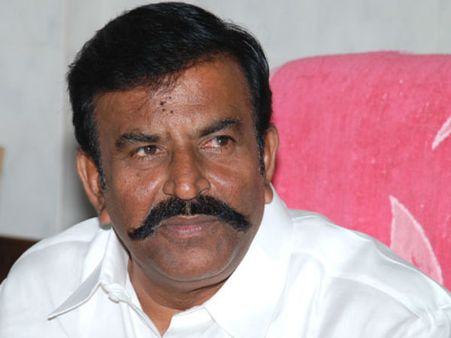 மதுரையை தொடர்ந்து திருச்சி திமுகவிலும் 'கட்-அவுட்' களேபரம்