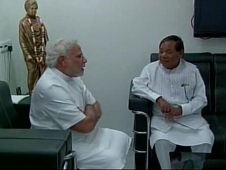 மோடியுடன் ராமன்சிங், பி.ஏ.சங்மா சந்திப்பு