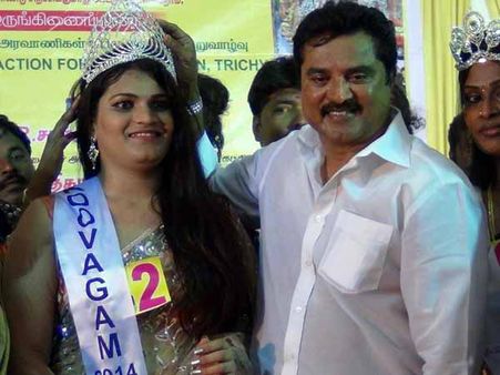 மிஸ் கூவாகம் 2014: விஜயவாடா சாதனா தேர்வு– ராதிகா சரத்குமார் கிரீடம் சூட்டினர்