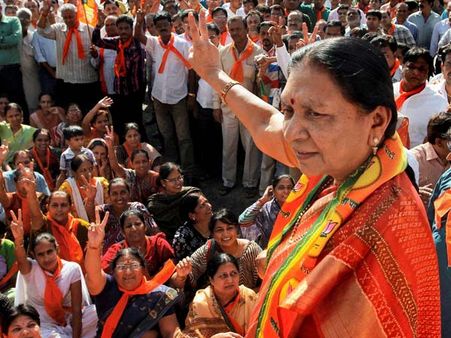 குஜராத்தின் அடுத்த முதல்வராகிறார் ஆனந்திபென் பட்டேல்!