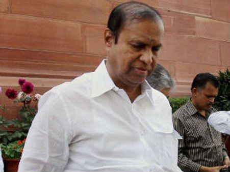 பழனியிடம் சீட்டை பிடுங்கி தனக்குத்தானே 'மொட்டை' போட்டுக் கொண்ட டி.ஆர். பாலு!