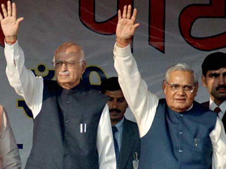 அத்வானிக்கு இப்ப சபாநாயகர்.. அப்புறம் ஜனாதிபதி.. இது வாஜ்பாய் விருப்பம்!