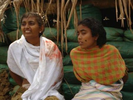 இசைப்பிரியா, உஷாளினி படம்.. எதுவுமே தெரியாது: முழு பூசணிக்காயை சோற்றில் மறைக்கும் இலங்கை!!