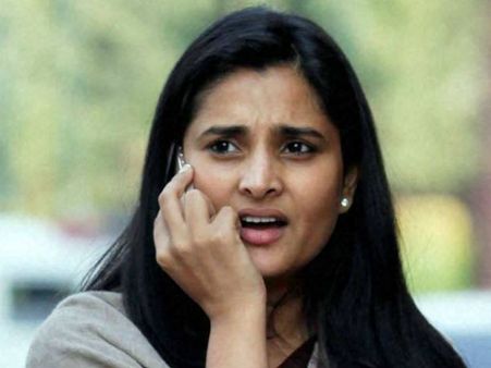 தேர்தல் தோல்வி எதிரொலி... மண்டியா வீட்டை காலி செய்தார் ரம்யா: மீண்டும் நடிக்கிறார்?