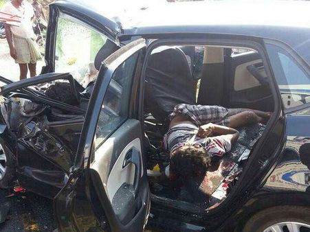 கார் விபத்து: நடிகர் நாசரின் மகன் படுகாயம், உறவினர் மகன் உள்பட 3 பேர் பலி