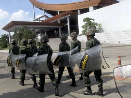 தாய்லாந்து நாட்டில் ராணுவம் ஆட்சியைக் கைப்பற்றியது!