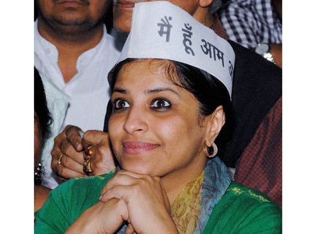 ஆம் ஆத்மியில் இருந்து ஷாஷியா இல்மி, கேப்டன் கோபிநாத் விலகல்!!