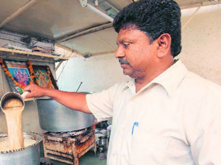 மோடி பதவியேற்பு விழாவுக்கு அழைப்பு வந்திருக்கே: துள்ளிக் குதிக்கும் டீக்கடைக்காரர்