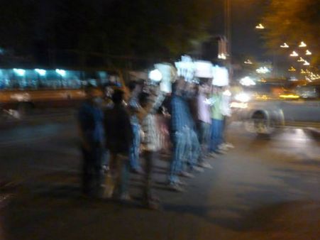 மோடி பதவி ஏற்பு விழா.. கலந்து கொள்ளக்கூடாது எனக் கோரி ரஜினி வீட்டை முற்றுகையிட்ட மாணவர்கள்