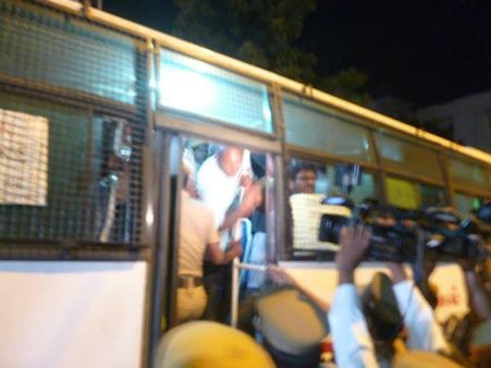 மாணவர்கள் முற்றுகை, கோச்சடையான்.. மோடி பதவியேற்பு விழாவை ரஜினி தவிர்த்த காரணங்கள்!