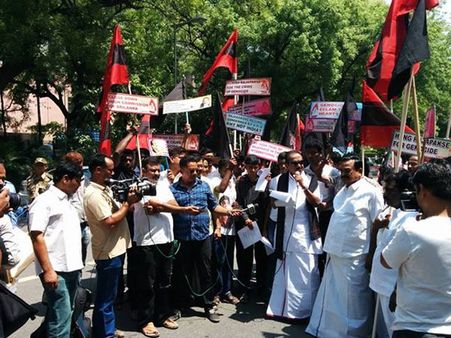 ராஜபக்சேவுக்கு எதிராக டெல்லியில் போராட்டம் நடத்திய வைகோ கைது- மோடி அரசின் முதல் கைது!