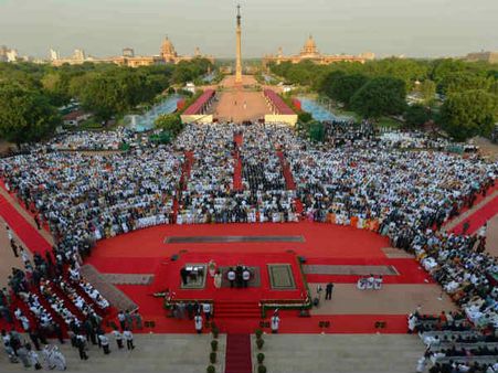 மோடி பதவியேற்பு விழாவில் 'சர்ச்சை' சாமியார்கள்... அதிர வைத்த ஜெய் ஸ்ரீராம் கோஷம்!!
