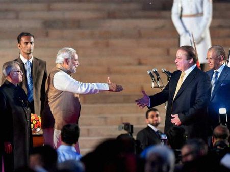 அப்பா வந்ததும் எழுந்து நின்ற இந்திய மக்கள்.. நவாஸ் மகள் மரியம் பெருமிதம்!