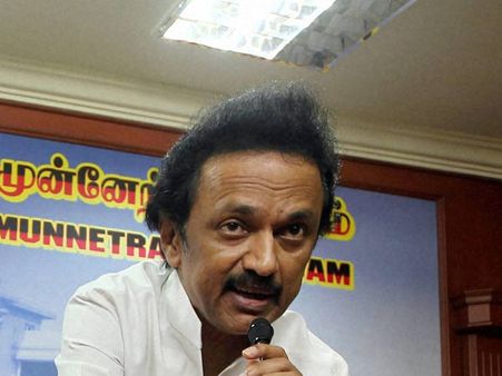 மாவட்ட செயலர்கள் 'கல்தாவுக்கு' காத்திருக்கும் உடன்பிறப்புகள்.. முட்டுக்கட்டை போடும் தளபதி!!