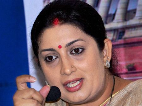 கல்வி அமைச்சர் ஸ்மிரிதி இரானி பட்டப்படிப்பு கூட படிக்கவில்லையே: சர்ச்சையை கிளப்பிய காங்கிரஸ்!