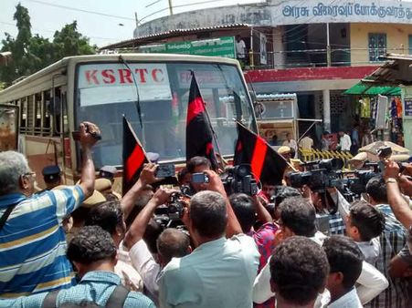 கோவை சிறுவாணி அணை விவகாரம்: கேரளா பேருந்துகளை தடுத்த த.பெ.தி.க வினர் கைது