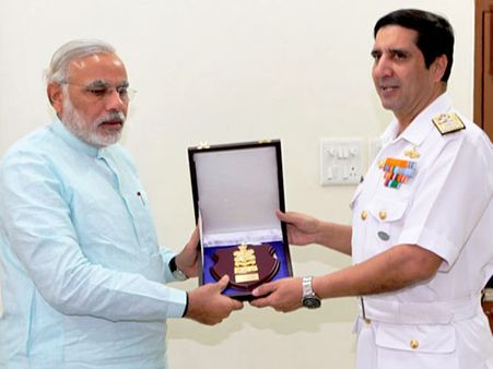 மோடியுடன் கடற்படைத் தளபதி ஆர்.கே.தோவன் சந்திப்பு