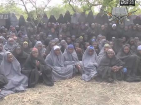 நைஜீரியா: போகோ ஹரம் கடத்திய 300 மாணவிகளில் மேலும் 4 பேர் தப்பினர்