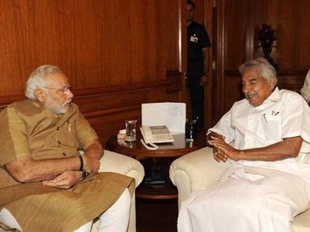 பிரதமர் நரேந்திர மோடியுடன் கேரள முதல்வர் உம்மன் சாண்டி சந்திப்பு