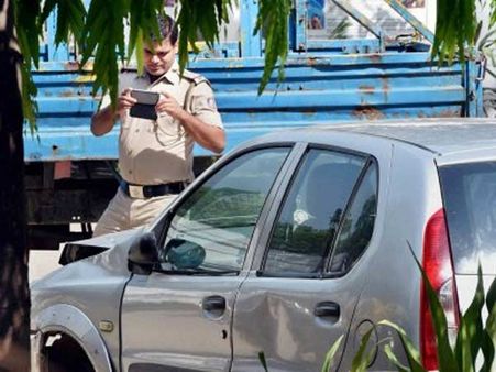 அமைச்சர் முண்டேவின் கார் மீது மோதிய இன்டிகா டிரைவர் ஜாமீனில் விடுதலை