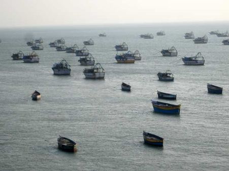 மோடி பயம் போயிருச்சே... தமிழக மீனவர்கள் மீது இலங்கை கடற்படை தாக்குதல்!