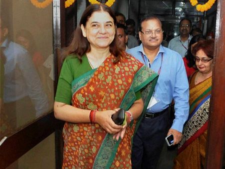 பள்ளி கேன்டீன்களில் ஜங்க்ஃபுட் விற்கத் தடை: மேனகா காந்தி அறிவுறுத்தல்